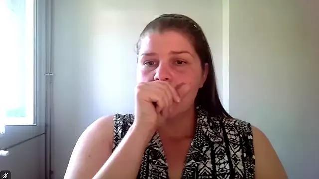 lovexCaroline from StripChat is Freechat