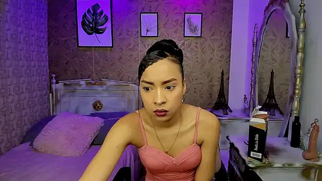Lucia_jane from StripChat is Freechat