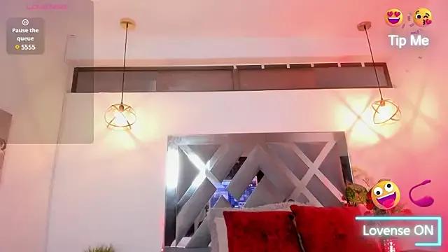 Lucy_Roouse from StripChat is Freechat