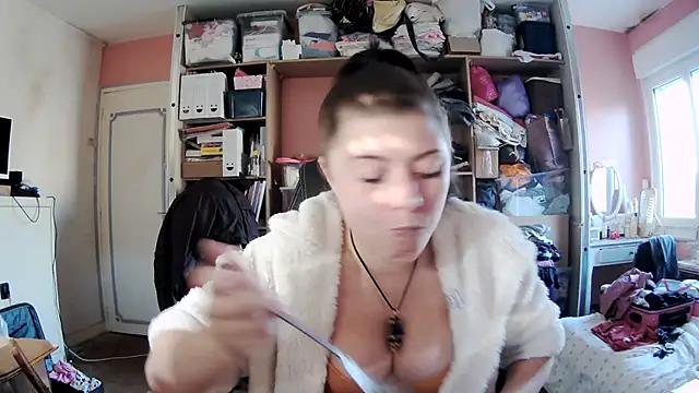 Lucycherryoff from StripChat is Freechat