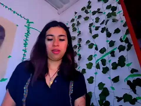 lucywhite13 from StripChat is Freechat