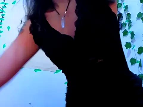 lucywhite13 from StripChat is Freechat