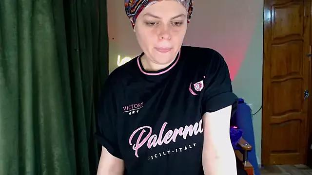 lucywmiller_ from StripChat is Freechat