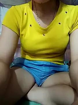 LucyyLy from StripChat is Freechat
