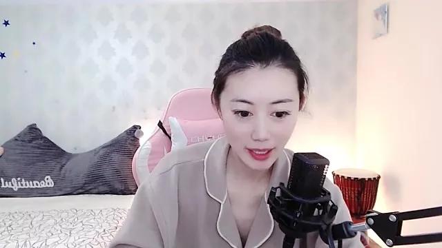 LUlumii from StripChat