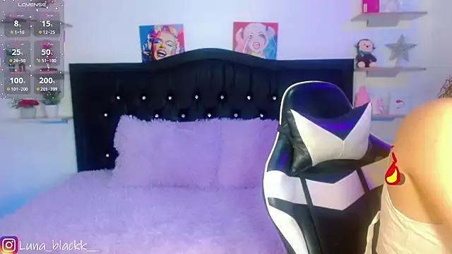 Luna_blackk from StripChat is Freechat