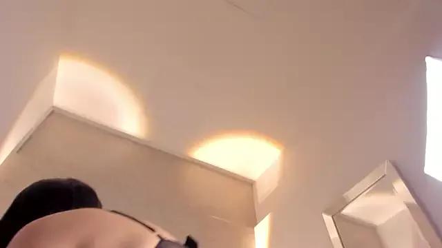 Lunaa_bellaa from StripChat is Freechat