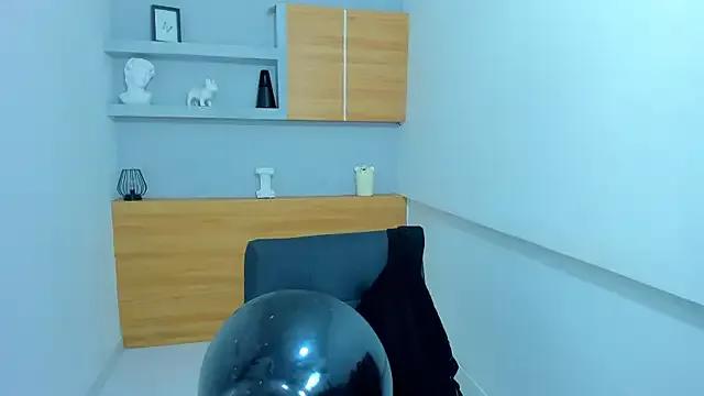 LunaBella55 from StripChat is Freechat