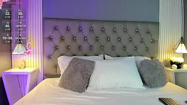 LunaBloomn from StripChat is Freechat