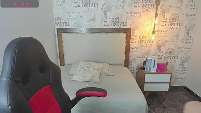 LUNACLARK2 from StripChat is Freechat