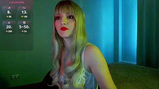 LunaLoverx from StripChat is Freechat