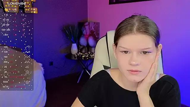 Lunamytrend from StripChat is Freechat
