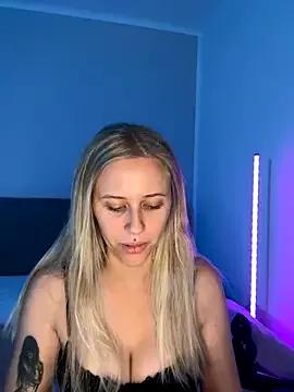 lunawolf21 from StripChat is Freechat