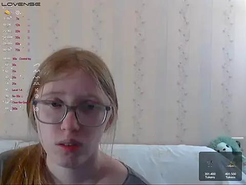 LustfulSarah from StripChat is Freechat