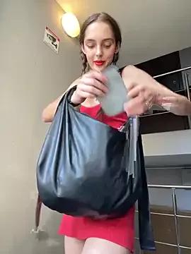 lylylovesyou from StripChat is Freechat