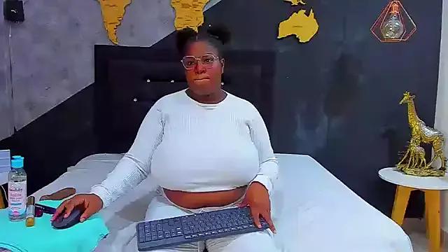 Maiam__Rossi from StripChat is Freechat