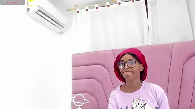 MarianRosse from StripChat is Freechat