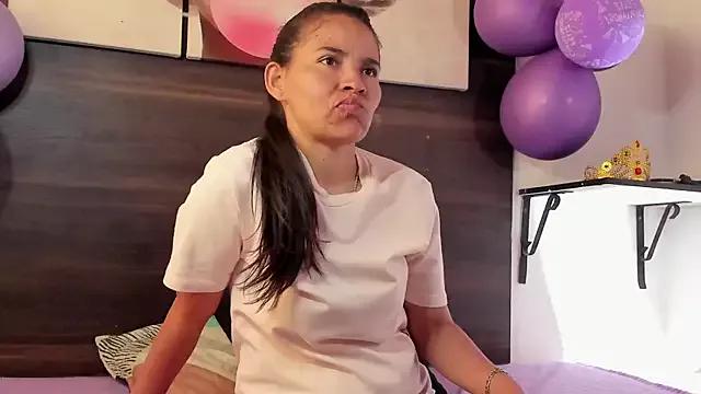 Marie_G33 from StripChat is Freechat