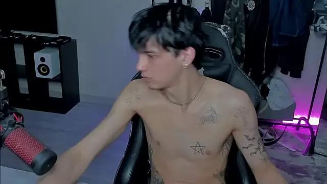 MarkBrowniii from StripChat is Freechat