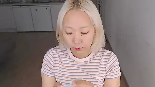 Mary_Santiago from StripChat is Freechat
