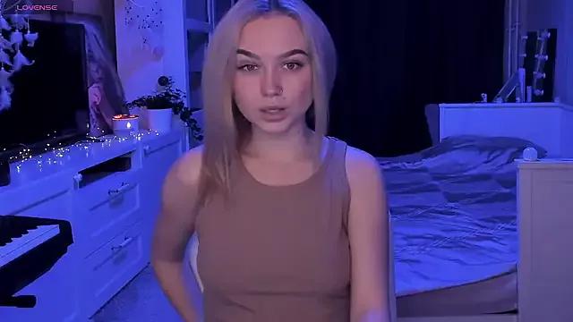 MaryDreaminess from StripChat is Freechat