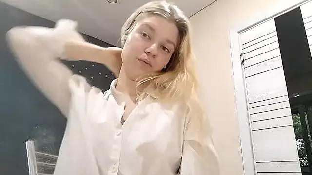 MaryjaneAurum from StripChat is Freechat