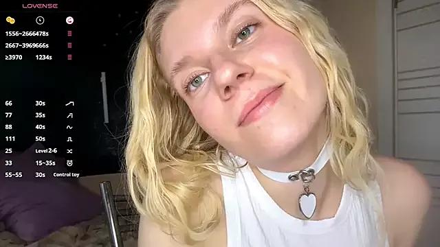 MaryjaneSpider from StripChat is Freechat