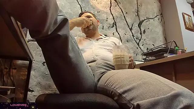 Maxi_thebig_daddy from StripChat is Freechat