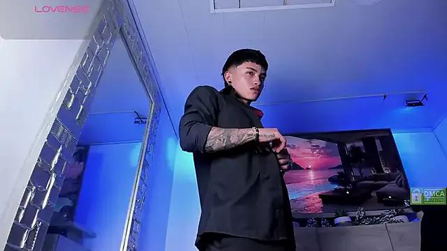 Maximo_Di_angelo from StripChat is Freechat
