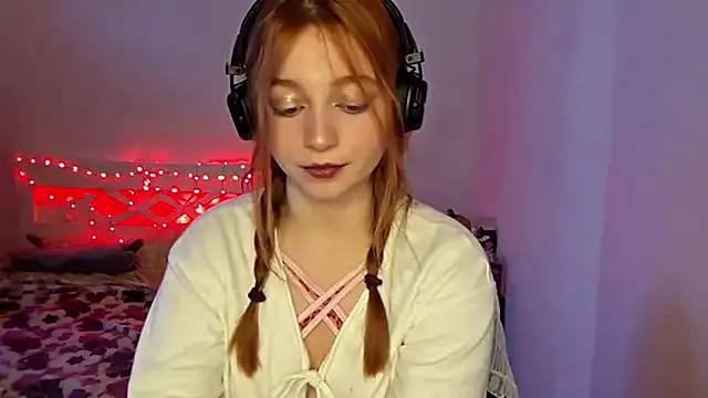 MayaMaer from StripChat is Freechat