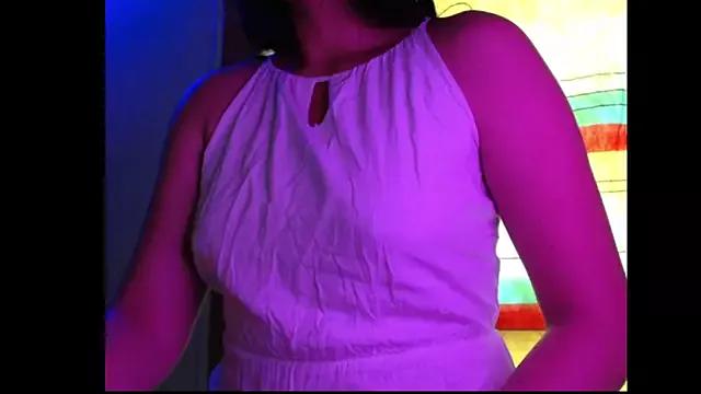 meganmiauu from StripChat is Freechat
