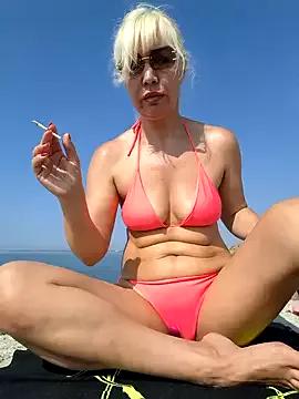 MeliaQueen from StripChat is Freechat