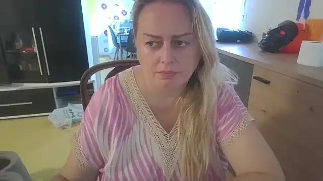 Photos of Meliss_Official9 from StripChat is Freechat