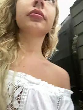 Check out our freechat fingering entertainers from our Custom and Multi clubs and checkout exclusive access to highly customizable content, such as curves, hair, tits, slit type and many more.