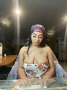 mellowyelloo from StripChat