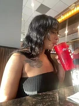 mellowyelloo from StripChat