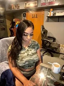 mellowyelloo from StripChat