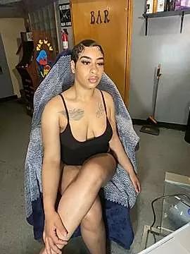 mellowyelloo from StripChat