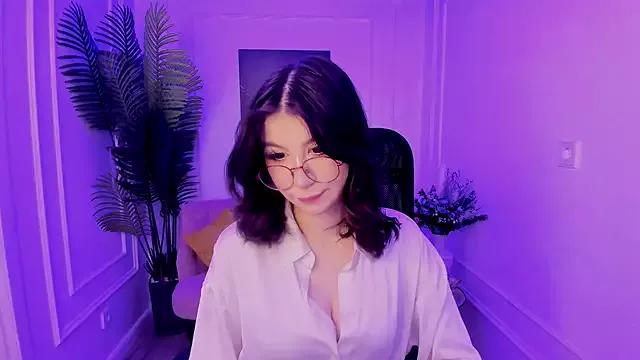 Photos of MeLLSawertyq from StripChat is Freechat