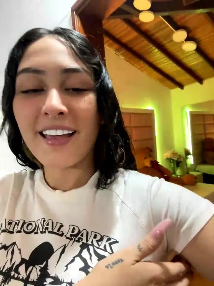 MennaLee from StripChat