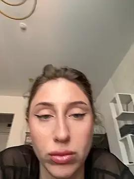 MiaaLoveeee from StripChat is Freechat