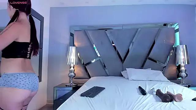 miamirage_ from StripChat is Freechat