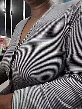 MichelleMore from StripChat is Freechat
