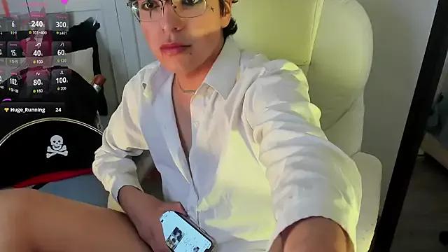 miilo_wolf from StripChat is Freechat