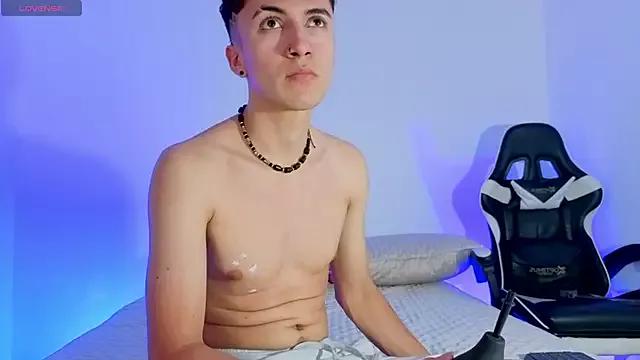 Mike_Benelli from StripChat is Freechat