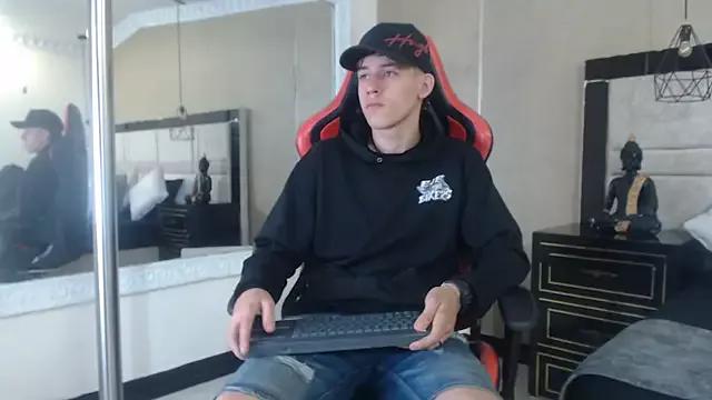 MikeBeneflek from StripChat is Freechat