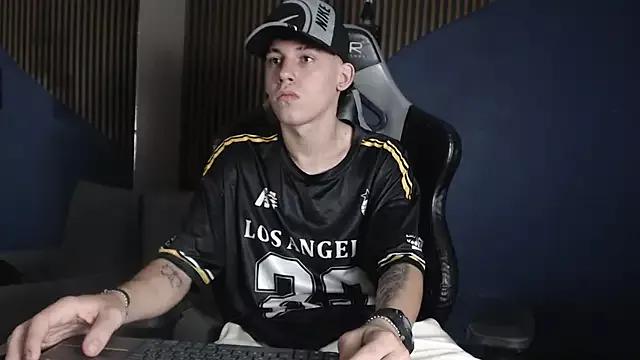 MikeBeneflek from StripChat is Freechat