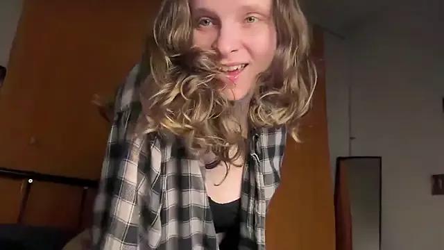 MikkyMoony from StripChat is Freechat