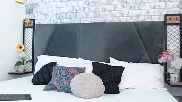 MilaaAdams from StripChat is Freechat