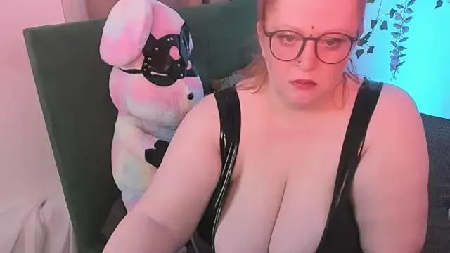 MilanaSkyingg from StripChat is Freechat